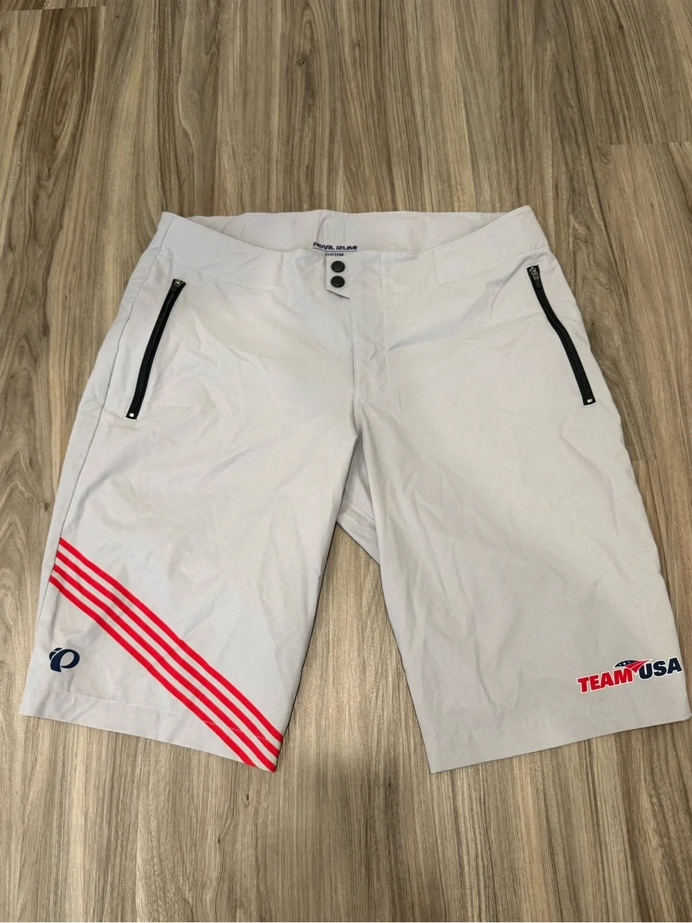 USA Triathlon Pearl Izumi Light Gray Athletic Shorts with Red Accents - Size L